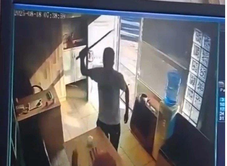 Ankara- Taksi durağındaki görevliye kılıçla saldırı kamerada /Video eklendi 