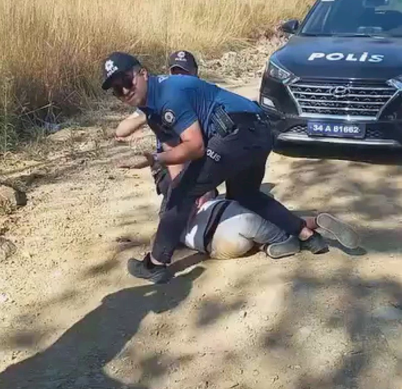 İstanbul - Arnavutköy’de otluk alanda yangın çıkaran şüpheli, itfaiye ekiplerine saldırdı