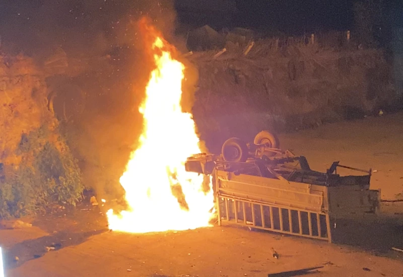 Park halindeyken hareket edip, dereye düşen kamyonet alev aldı