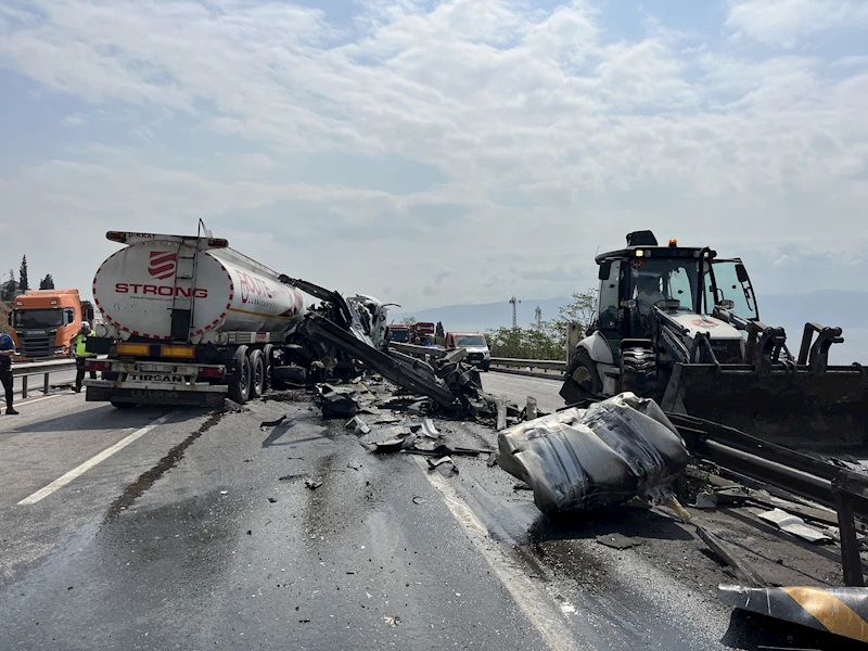Tanker önce yön levhasına ardından bariyere çarptı; TEM