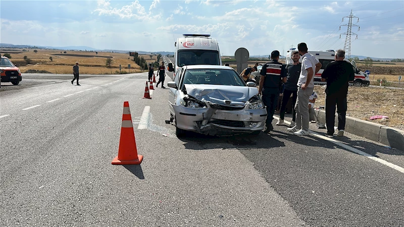 Kütahya’da iki otomobil çarpıştı; karı-koca yaralandı