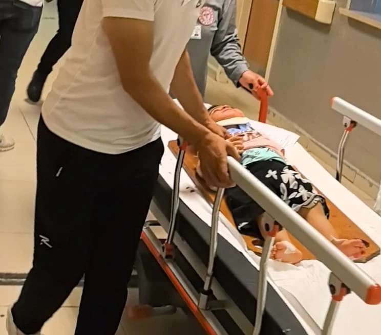 Balkondan düşen 2 yaşındaki Merve ağır yaralandı