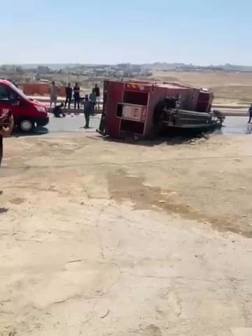 Yangına giden itfaiye aracı devrildi: 5 yaralı