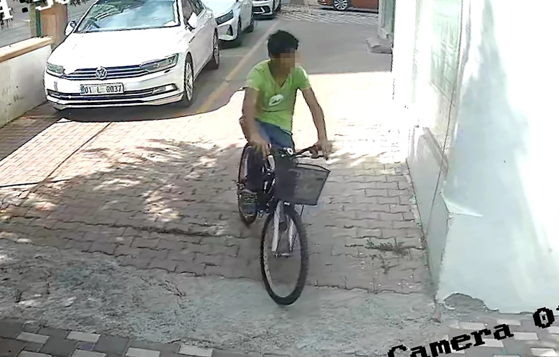 Girdiği apartmanlardan 3 günde 6 bisiklet çaldı