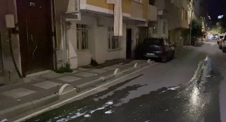 İstanbul - Bağcılar’da sokak ortasında kadın bıçaklayan zanlı linç edildi; polis güçlükle gözaltına aldı