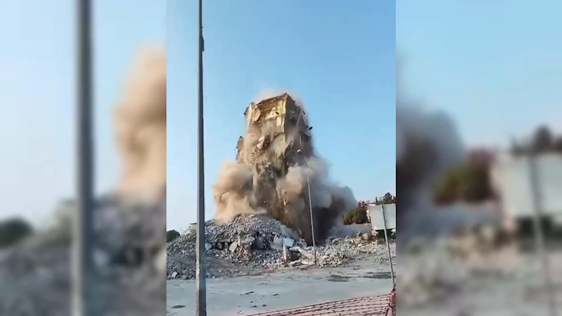 Hasarlı bina yıkılırken çöktü, operatör son anda kurtuldu