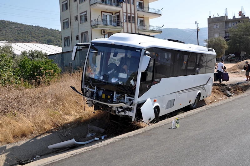 Midibüs şarampole düştü: 9 yaralı