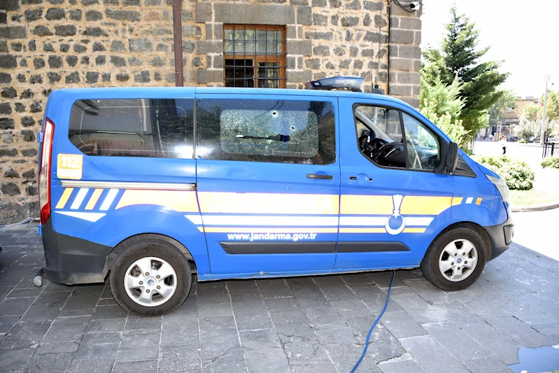 Şanlıurfa- Jandarma aracındaki 2 kuzen, silahlı saldırıda yaralandı /Video eklendi 