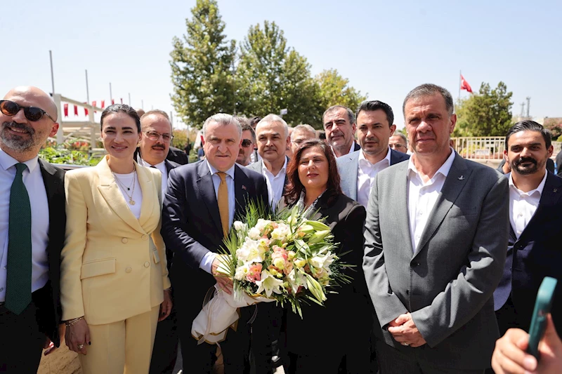 Gençlik ve Spor Bakanı Bak, ‘Aydın’da coşkuyla yolumuza devam ediyoruz’ (2)