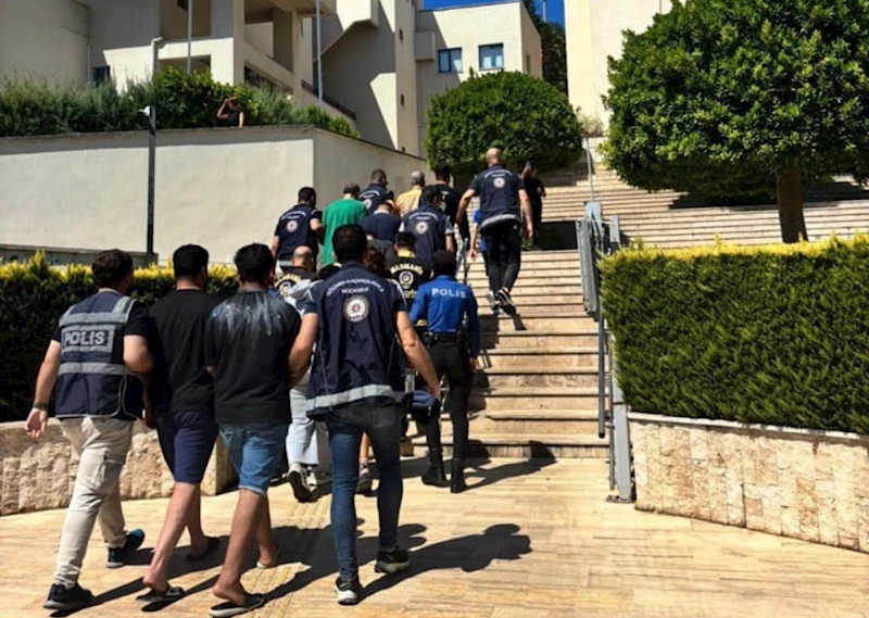 Marmaris’te göçmen kaçakçılığı operasyonu: 10 şüpheli tutuklandı