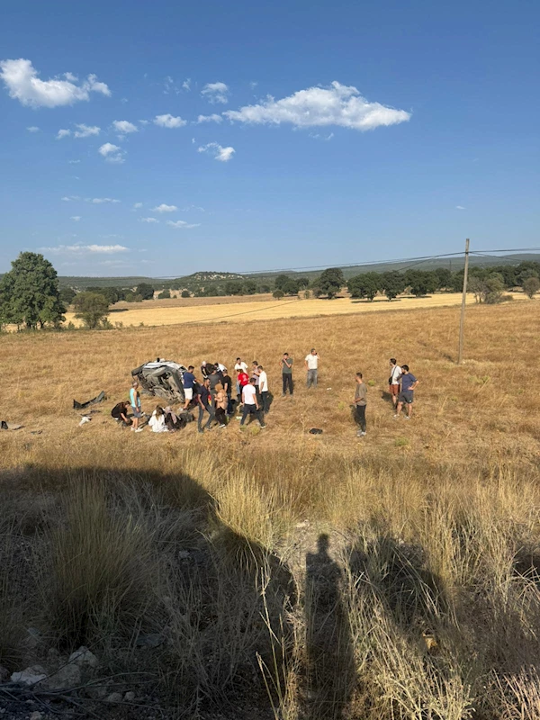 Otomobil tarlaya düştü: 1 ölü, 5 yaralı 