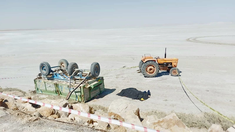 Traktöre bağlı römork devrildi: 1 ölü, 3 yaralı