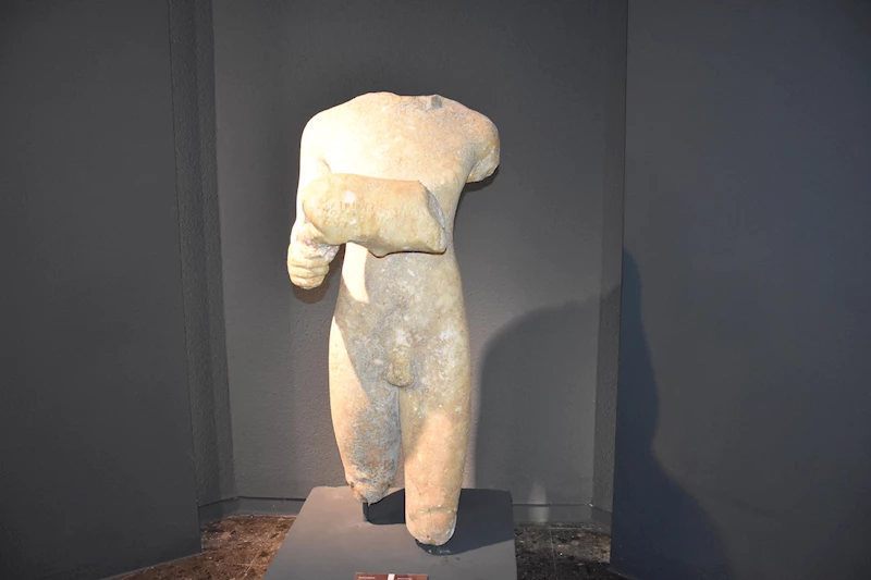 Parmağında yüzük olan 2 bin yıllık bronz kol parçası, 45 yıl sonra ilk kez sergide/Ek fotoğraflar