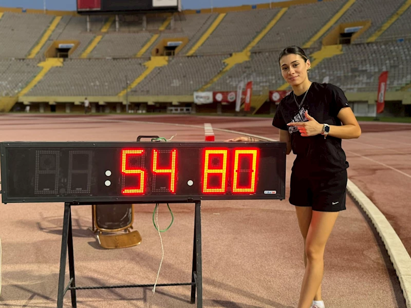 Özel milli sporcu Aysel Önder’den dünya rekoru