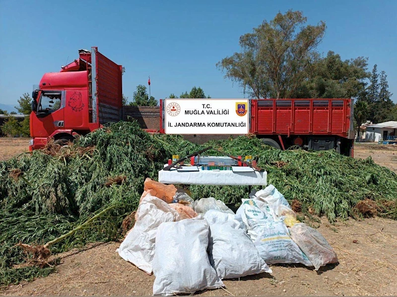Uyuşturucuyla yakalanan aynı aileden 3 kişiye gözaltı