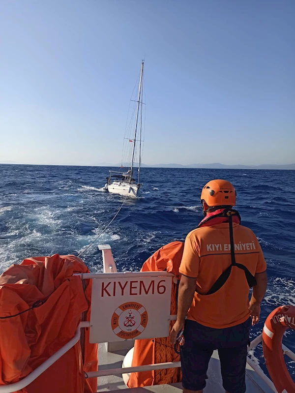 Datça ilçesi açıklarında sürüklenen tekne kurtarıldı