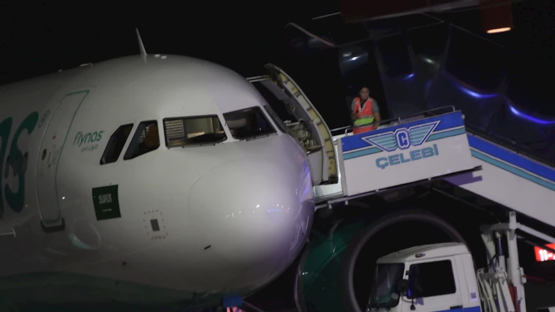 Trabzon- Cidde seferi için havalanan uçak, motor arızası nedeniyle acil iniş yaptı / Ek fotoğraflar