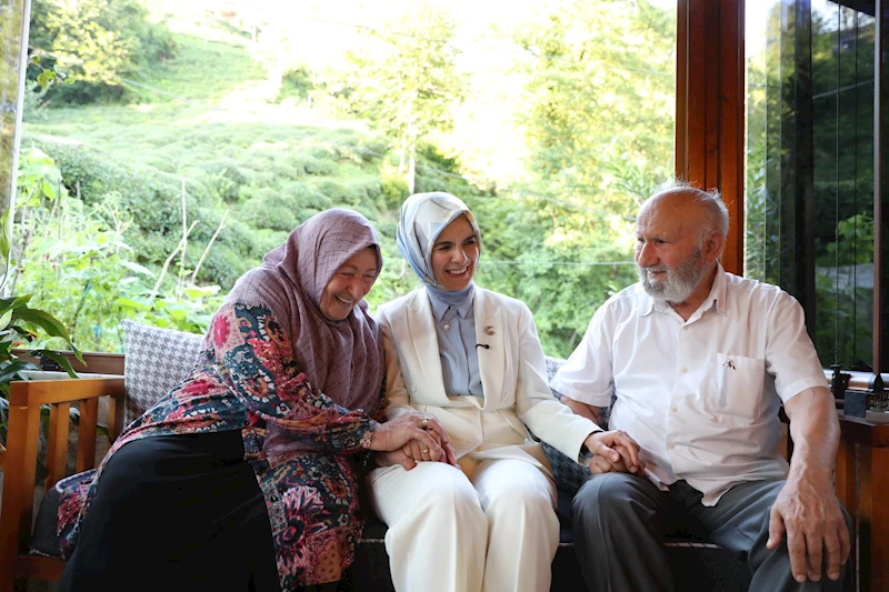 Bakan Göktaş Rize’de 63 yıllık evli Kanbur çiftine misafir oldu