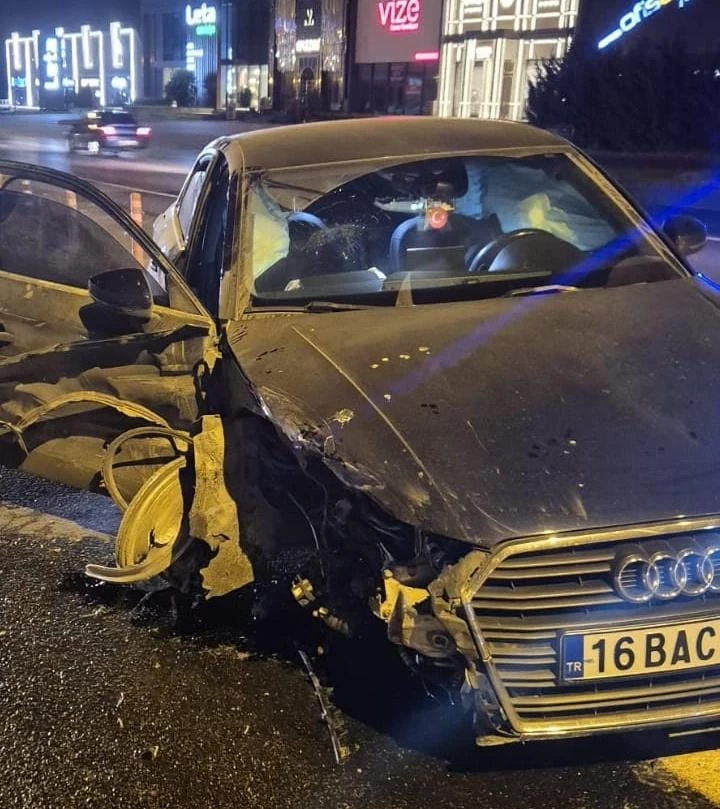 Otomobil ile motosikletin çarpıştığı kaza sonrası yakınları hastanda kavga etti: 2 yaralı