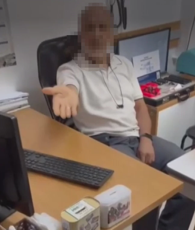 Hastasının kıyafetini 