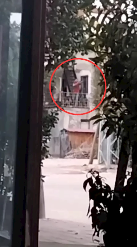 Balkondan tüfekle havaya ateş açan kişi tutuklandı