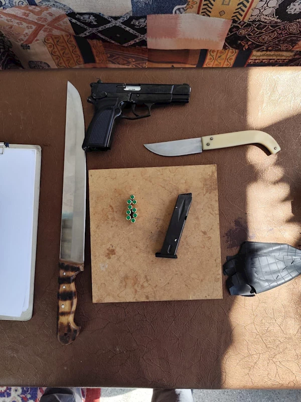 Kayseri’de sosyal medyadan tabanca ve pala paylaşan çocuk yakalandı