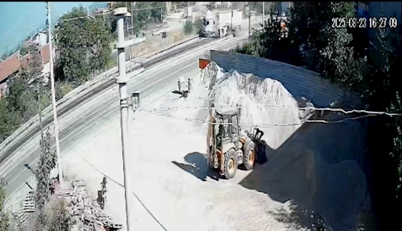 3 kişinin öldüğü kaza kamerada; mahalleli yolu kapatıp eylem yaptı