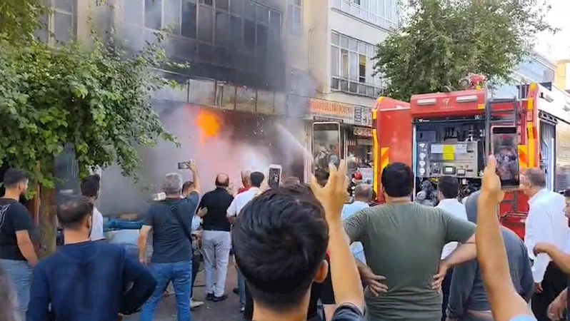 Şanlıurfa’daki yangında iş yeri kullanılmaz hale geldi
