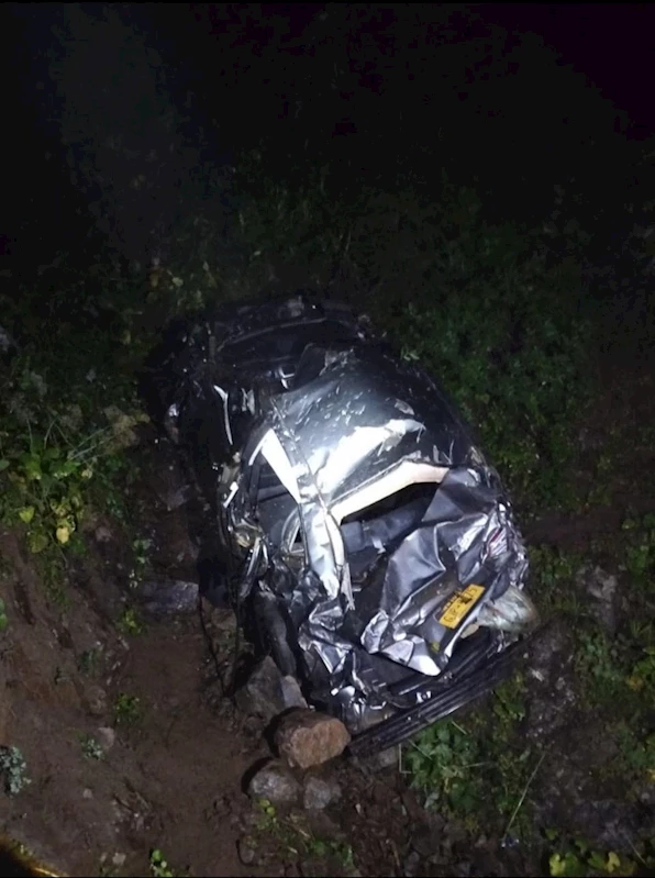 Yayladan dönüş yolunda otomobil uçuruma yuvarlandı; aynı aileden 3 ölü, 1 yaralı