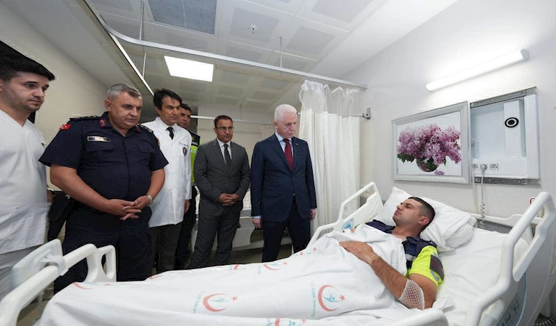 İstanbul - Vali Gül, kazada yaralanan jandarma personelini ziyaret etti