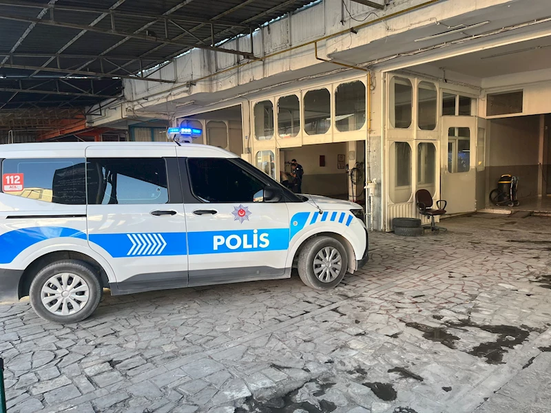 Oto tamirci kalfası, oynadığı tabancanın ateş almasıyla çırağını yaraladı