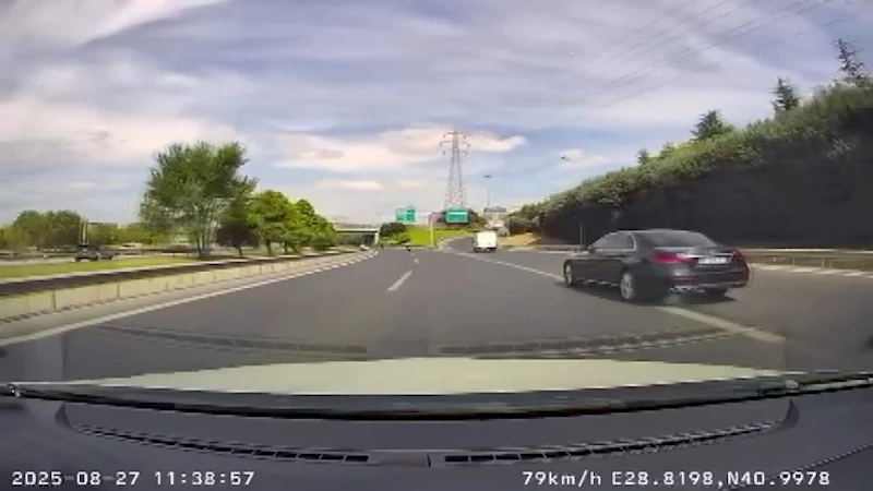 İstanbul- Bahçelievler’de iki sürücünün trafikteki tartışması kamerada 