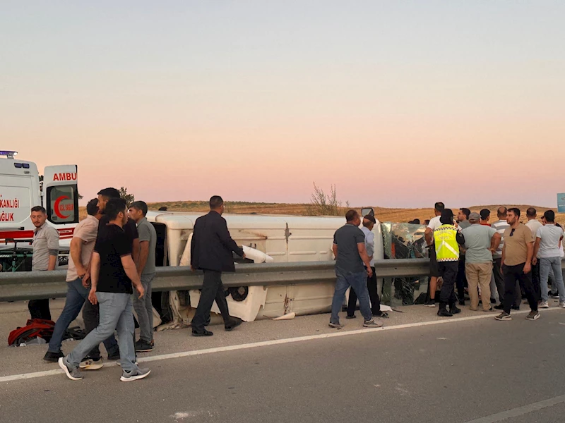 Afyonkarahisar’da otomobil ile minibüs çarpıştı: 10 yaralı