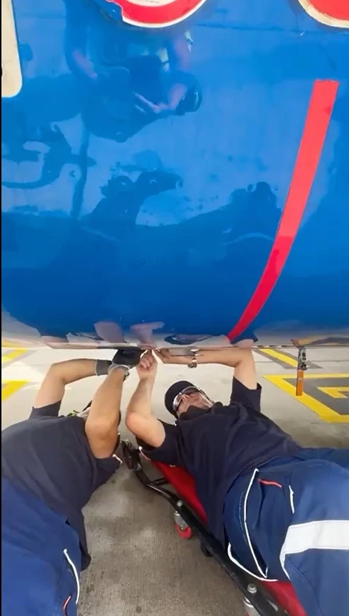 İstanbul - CEO Kownatzki bu kez de teknik personel oldu, uçakları kontrol etti 