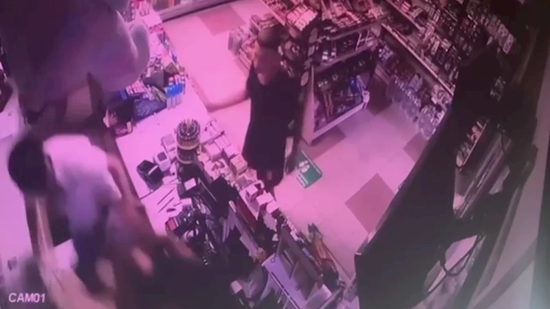 Akaryakıt istasyonunda yumruklu, bıçaklı kavga: 4 yaralı