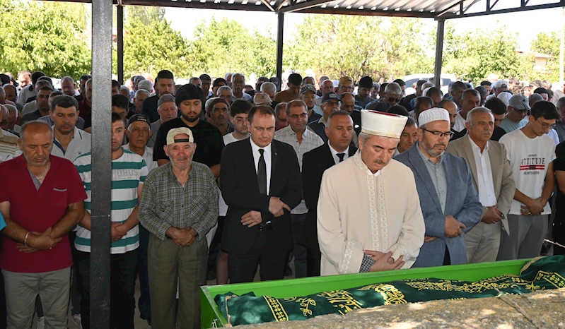 Kazada ölen çift yan yana toprağa verildi, TIR şoförü tutuklandı