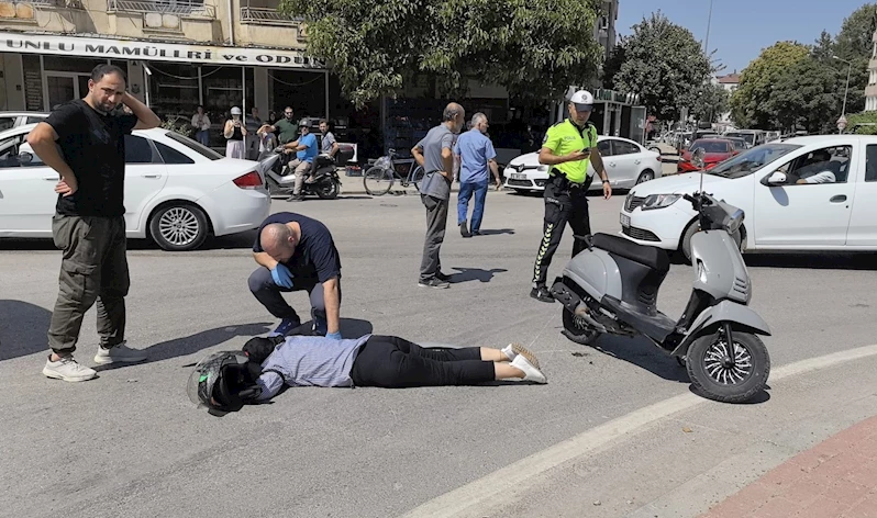 Hafif ticari araçla çarpışan motosikletin sürücüsü yaralandı