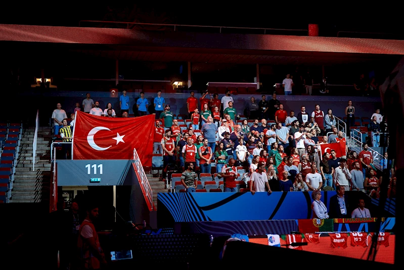 12 Dev Adam namağlup son 16’da