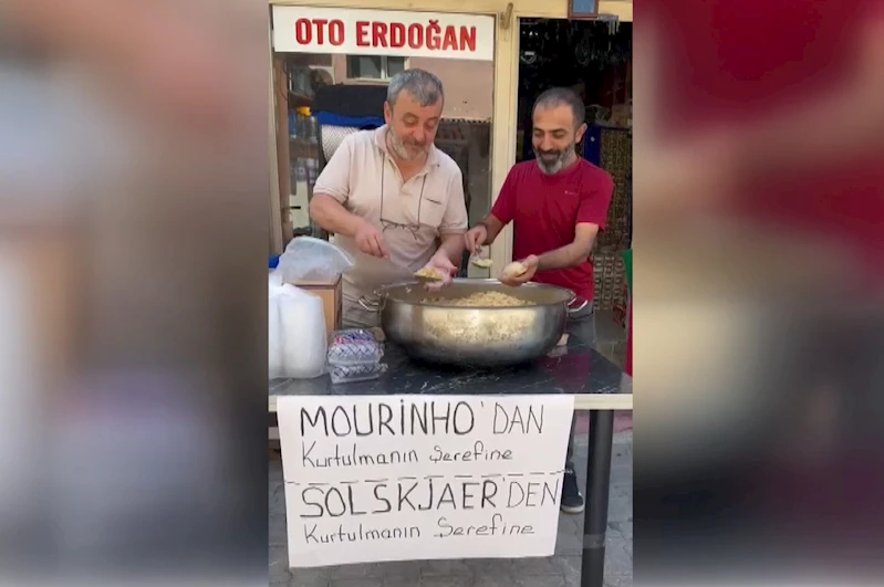 Taraftarlar, Mourinho ve Solskjaer’in gidişi için helva kavurdular