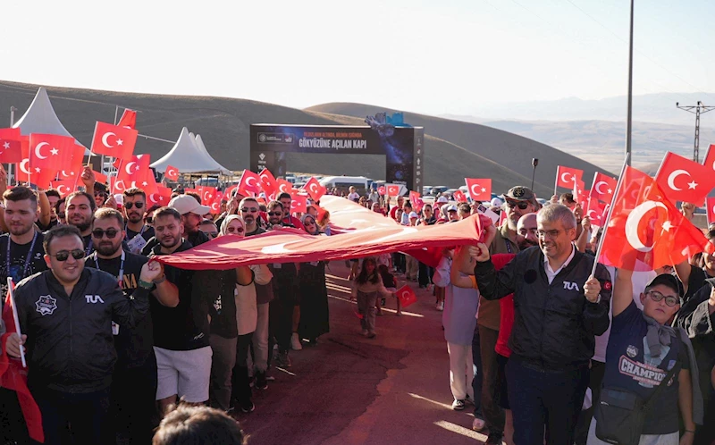 TÜBİTAK Gökyüzü Gözlem Etkinliği’nde 30 Ağustos Zafer Bayramı Coşkusu