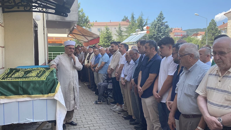 Evdeki yangında eşiyle birlikte ölen kadın toprağa verildi