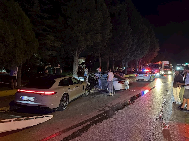 Kocaeli’de 2 otomobil çarpıştı: 4 yaralı 