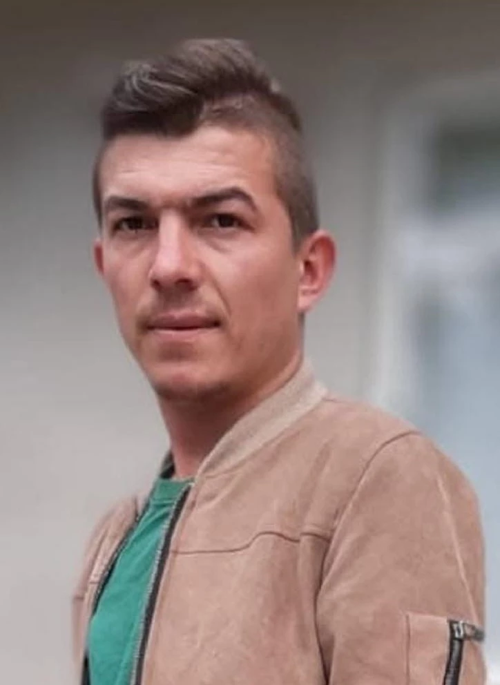 Evin balkonunda tartıştığı 2 kişiyi tabancayla öldürdü