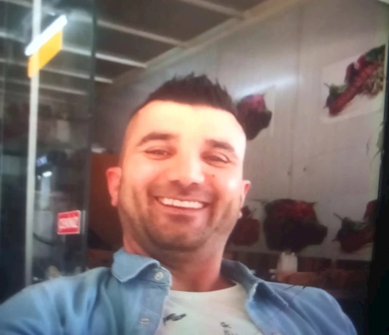 Boşanma aşamasındaki eşini bıçakla yaralayıp, intihar etti