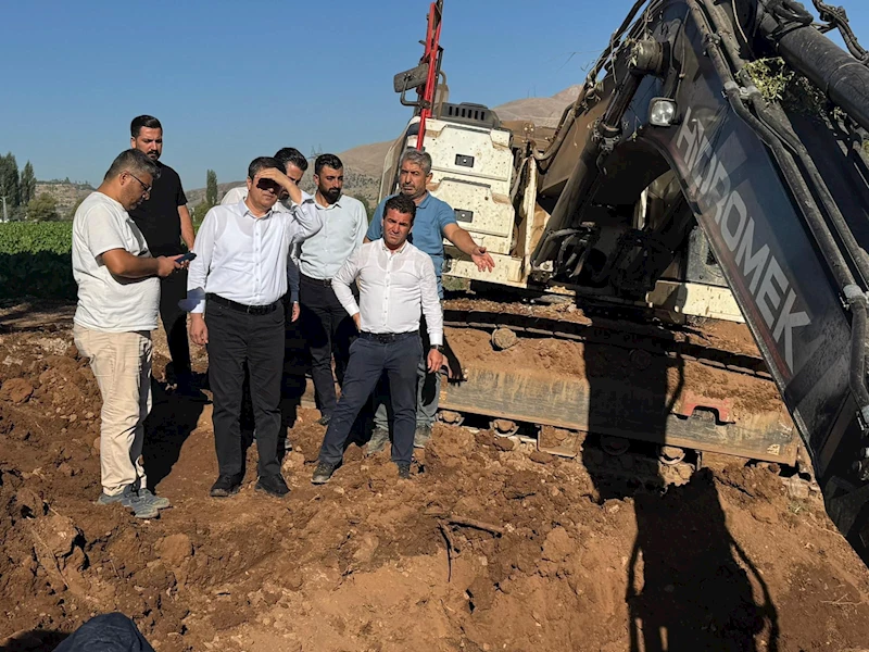 Adıyaman- Başkan Tutdere, ilk gününde içme suyu isale hattındaki çalışmaları yerinde inceledi /Video eklendi 