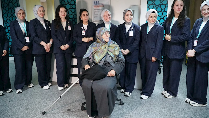 Rize - Muayeneye yalnız gelen hastaya sağlık personelinden şifa veren ilgi /Video eklendi 