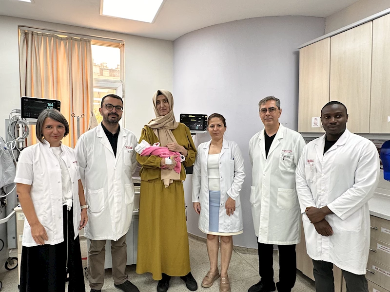 Aort damarı yırtılan hamile kadın, acil alındığı ameliyatla hem sağlığına hem bebeğine kavuştu