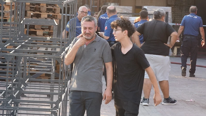 Otel ekipmanlarının bulunduğu depoda çıkan yangın, 2 saatte söndürüldü