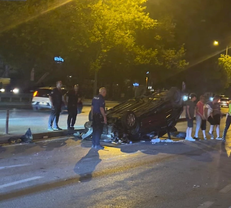 Çekiciye çarpan otomobildeki çift yaralandı