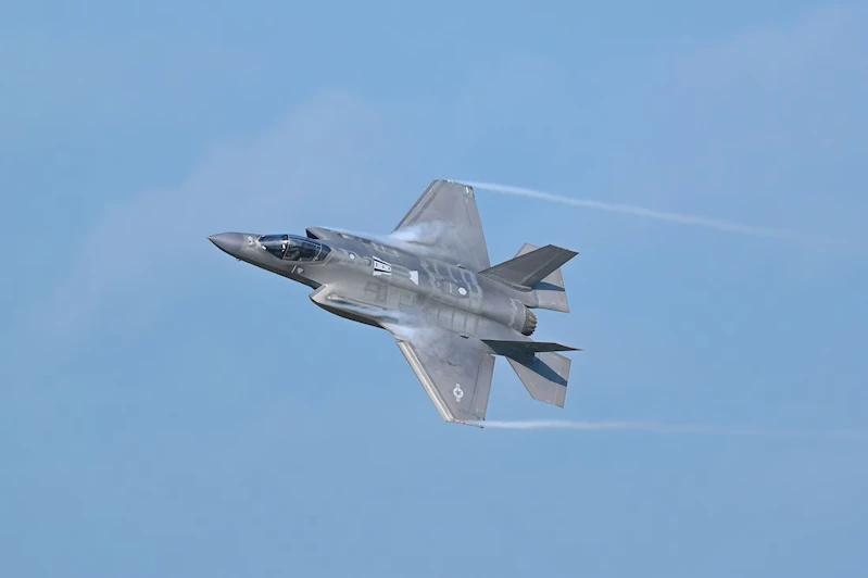 Japonya’da savaş uçağı düştü